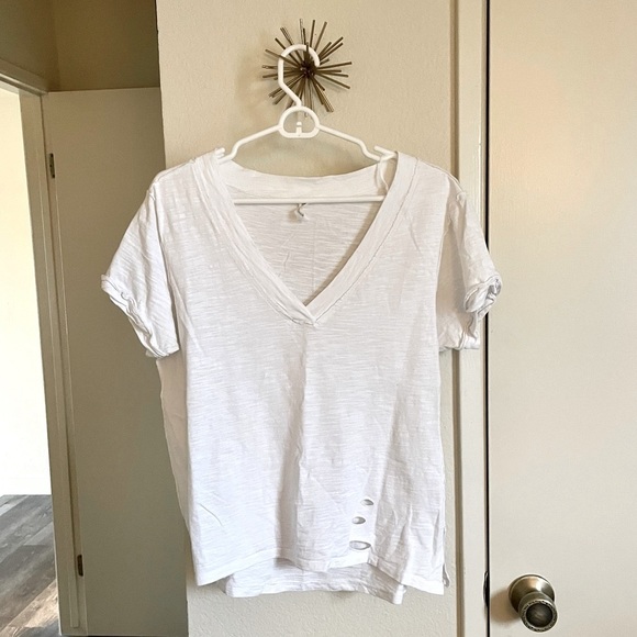 Vici | White Ripped V Neck Tee Size S/M - Picture 4 of 7